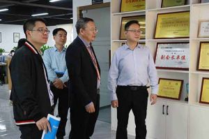 热烈欢迎市政府秘书长林兢一行莅临万搏集团官网万搏集团官网万搏集团官网万搏集团官网首页-万搏(中国)
集团广西公司考察指导